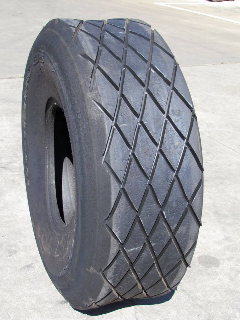 Tractor tyre with diamond tread